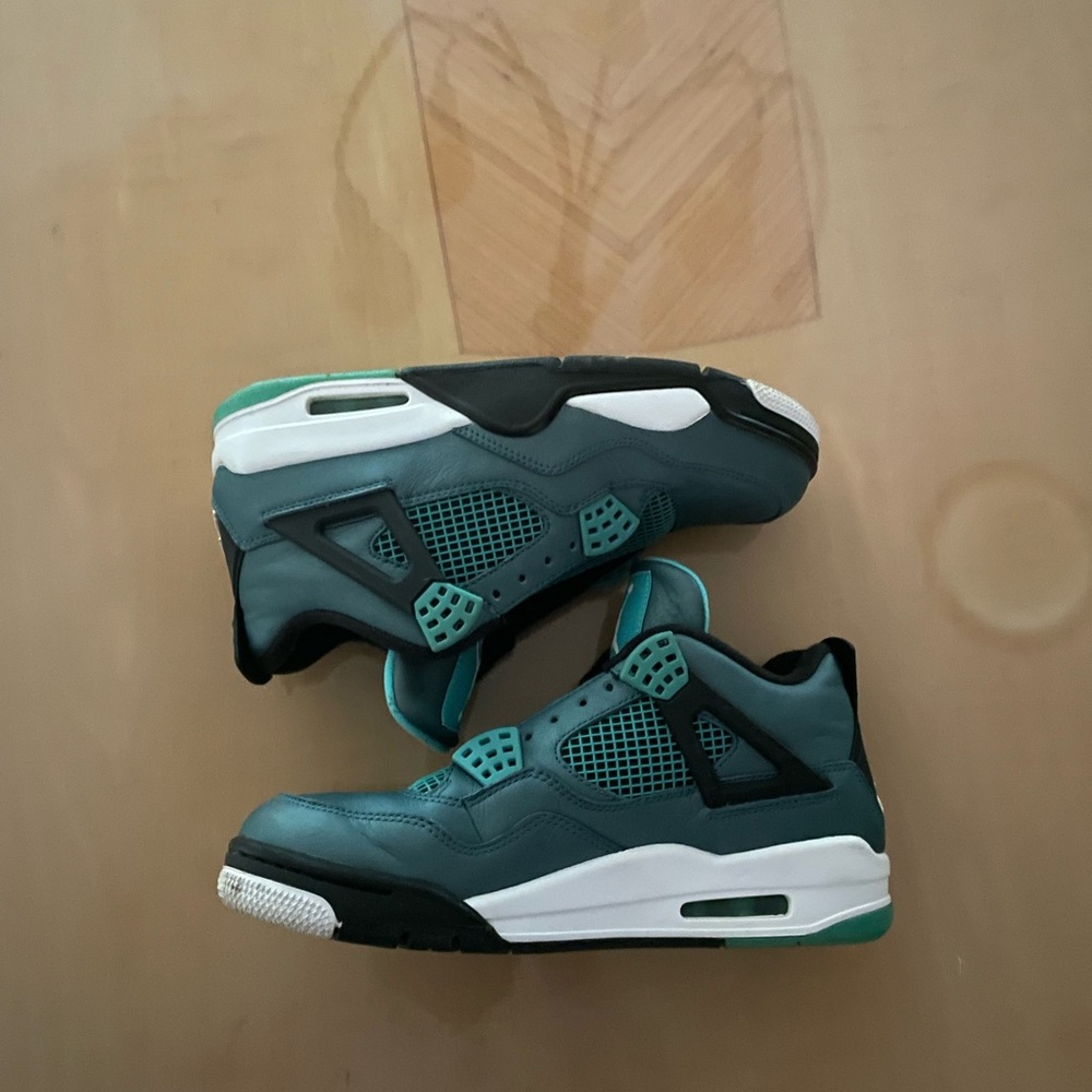 Jordan 4 retro teal size 8.5